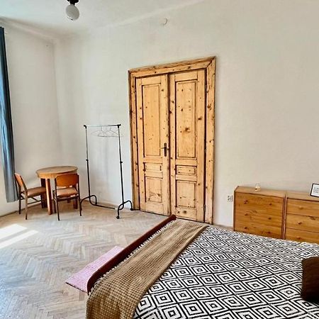 Nice Bedroom Near The Bus And Train Station Krakow Exterior photo