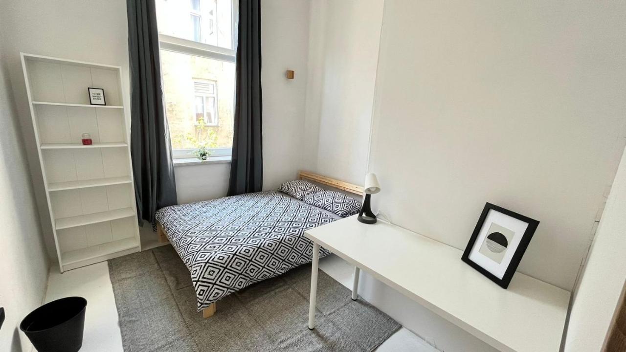 Nice Bedroom Near The Bus And Train Station Krakow Exterior photo