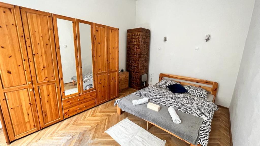 Nice Bedroom Near The Bus And Train Station Krakow Exterior photo