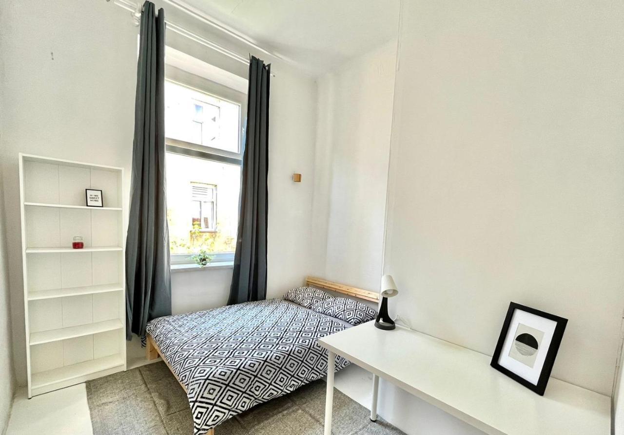 Nice Bedroom Near The Bus And Train Station Krakow Exterior photo