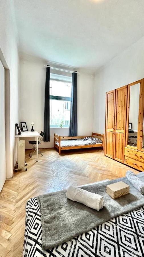 Nice Bedroom Near The Bus And Train Station Krakow Exterior photo